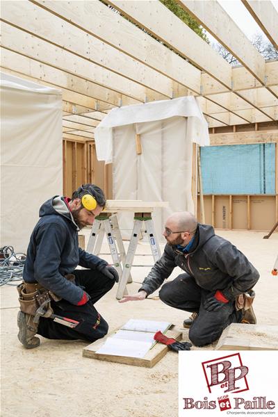 Maison ossature bois isolée en paille à Poitiers (86)